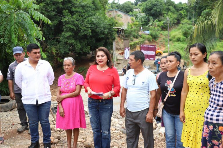 SUPERVISA ALCALDESA DE TAPACHULA CONSTRUCCIÓN DE PUENTE VEHICULAR EN COLONIA LUMIJÁ