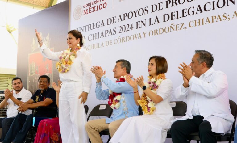 ALCALDESA DE TAPACHULA, GLADIOLA SOTO SOTO ACOMPAÑA AL GOBERNADOR DEL ESTADO, RUTILIO ESCANDÓN CADENAS EN GIRA POR TAPACHULA