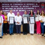 ENTREGAN REFRENDOS DEL REGISTRO NACIONAL DE ARCHIVOS Y DIPLOMAS EN GESTIÓN DOCUMENTAL A ORGANISMOS DEL AYUNTAMIENTO DE TAPACHULA