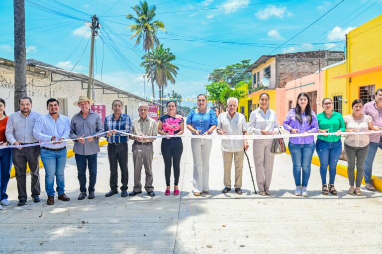 AYUNTAMIENTO DE TAPACHULA INAUGURA REHABILITACIÓN DE PAVIMENTACIÓN HIDRÁULICA EN COLONIA SAN SEBASTIÁN