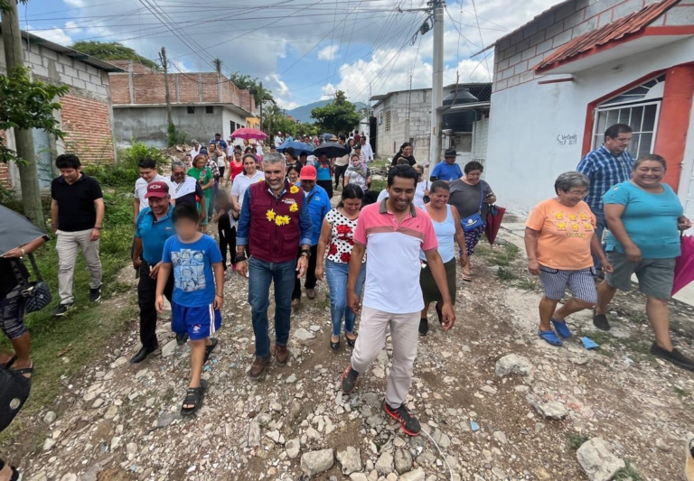 Desde colonia San Isidro, Ángel Torres promete trabajar para todas las colonias de Tuxtla