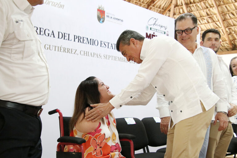 Entrega Rutilio Escandón el Premio Estatal de la Juventud Chiapas 2024