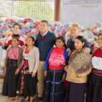 En San Cristóbal de Las Casas, Rutilio Escandón inició entrega de apoyos a artesanas de Chiapas