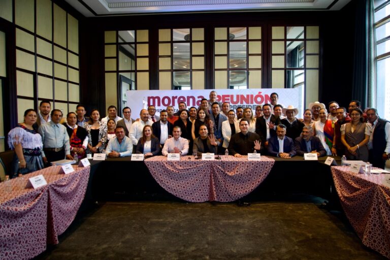 Presente Angel Torres en reunión de alcaldes electos de Morena con Eduardo Ramírez