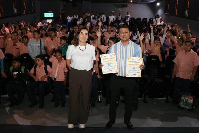 400 Niños y Niñas de Primarias de Villaflores Disfrutan de Función Gratuita en Cinépolis