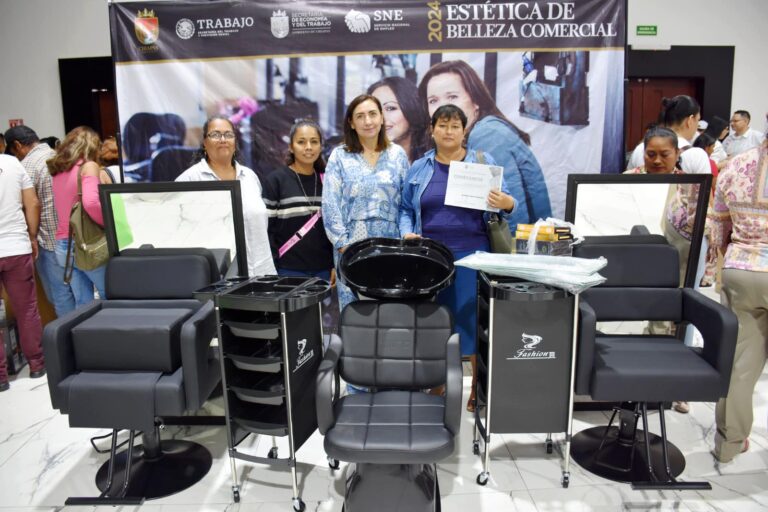 Mujeres de Villaflores son beneficiadas con equipamiento