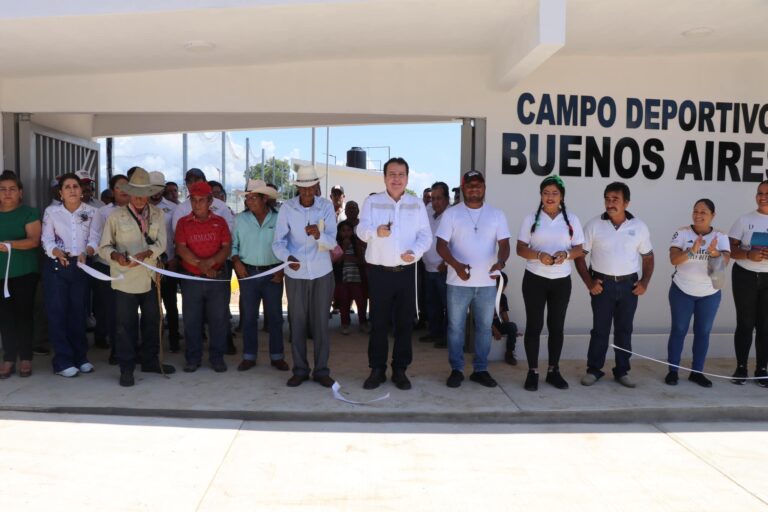 Mariano Rosales inaugura Deportivo y cancha de fútbol con pasto sintético en Chanona