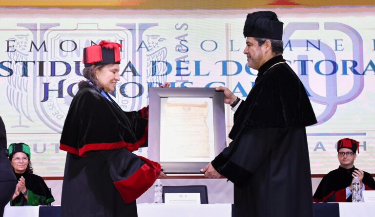 Entrega UNACH el Doctorado Honoris Causa a Leticia Bonifaz Alfonzo