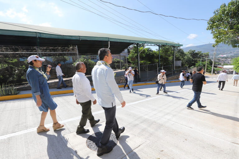 Inaugura Rutilio Escandón vialidades en la colonia Arroyo Blanco, de Tuxtla Gutiérrez