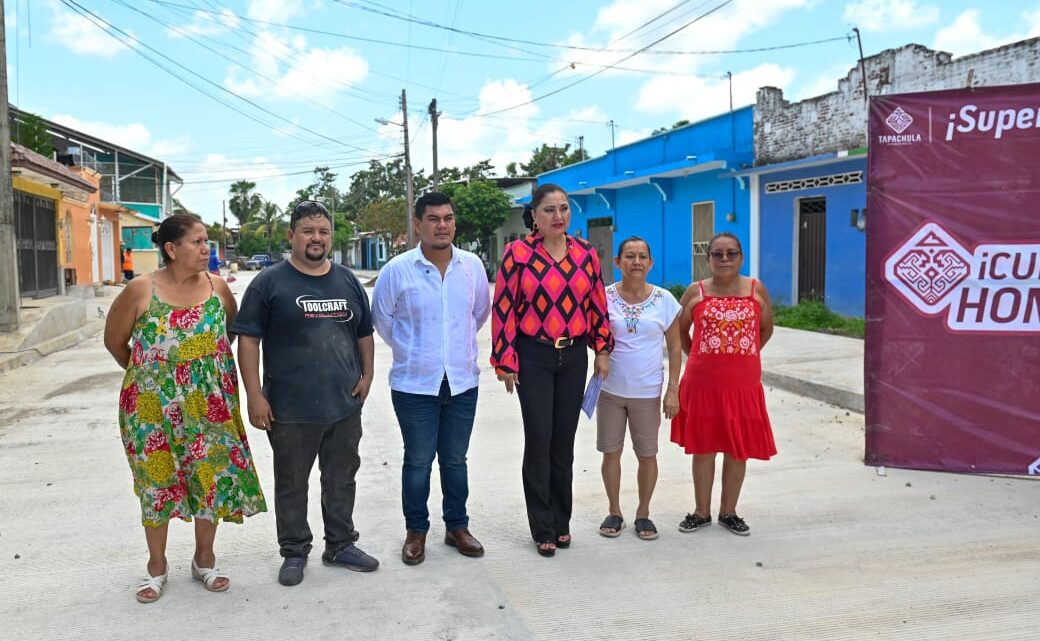 SUPERVISA ALCALDESA DE TAPACHULA CONSTRUCCIÓN DE PAVIMENTACIÓN HIDRÁULICA EN COLONIA EL PACÍFICO