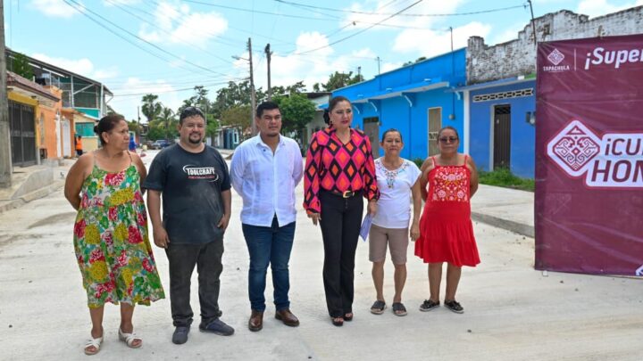 SUPERVISA ALCALDESA DE TAPACHULA CONSTRUCCIÓN DE PAVIMENTACIÓN HIDRÁULICA EN COLONIA EL PACÍFICO