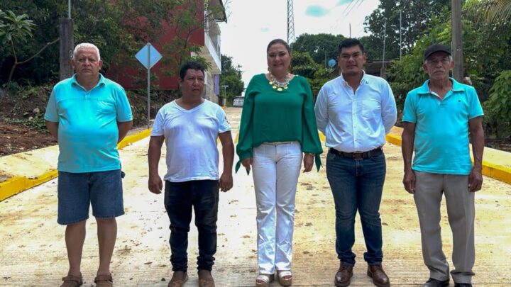 AYUNTAMIENTO DE TAPACHULA SUPERVISA OBRA DE PAVIMENTACIÓN HIDRÁULICA EN COLONIA SAN LUIS I.