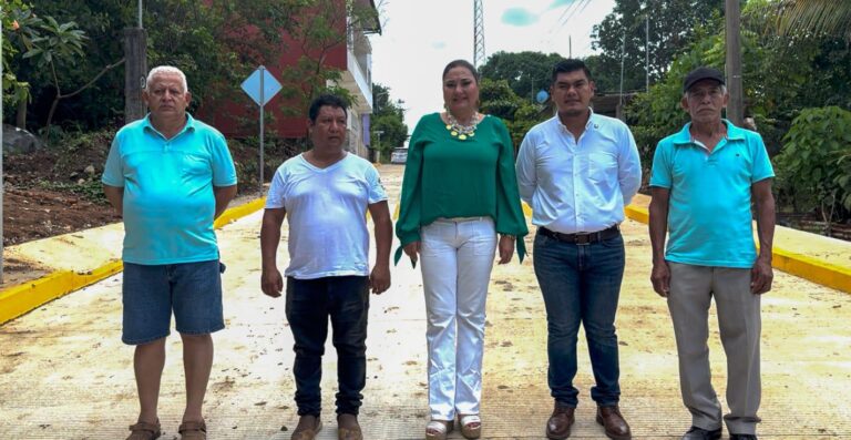 AYUNTAMIENTO DE TAPACHULA SUPERVISA OBRA DE PAVIMENTACIÓN HIDRÁULICA EN COLONIA SAN LUIS I.