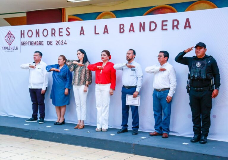 ESTUDIANTES DEL COBACH 255 DE PUERTO MADERO RECIBEN RECONOCIMIENTO DEL AYUNTAMIENTO DE TAPACHULA