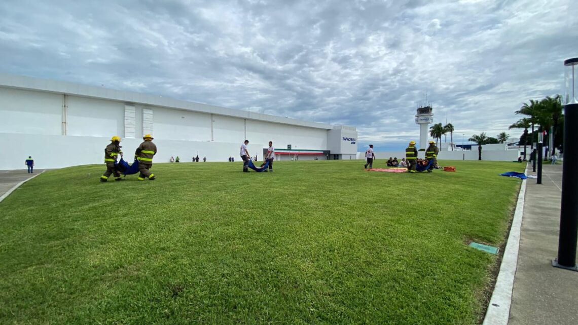 PROTECCIÓN CIVIL Y EL AEROPUERTO INTERNACIONAL DE TAPACHULA REALIZAN SIMULACRO POR BOMBA