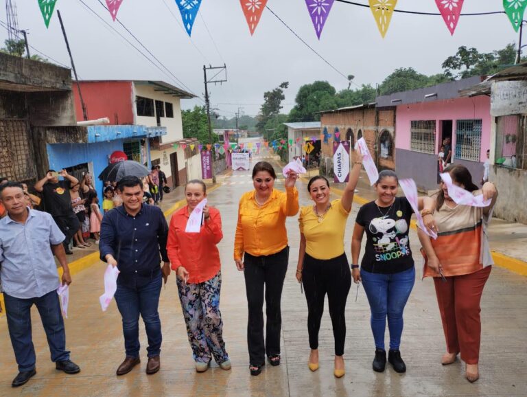 INAUGURA AYUNTAMIENTO CONSTRUCCIÓN DE PAVIMENTACIÓN HIDRÁULICA DE CALLES EN COLONIA SAN LUIS 2