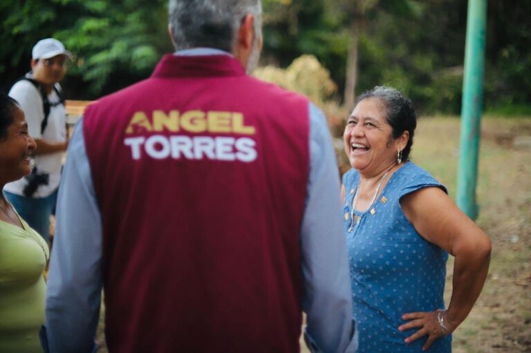 Mantiene Angel Torres cercanía con la gente en recorridos por colonias