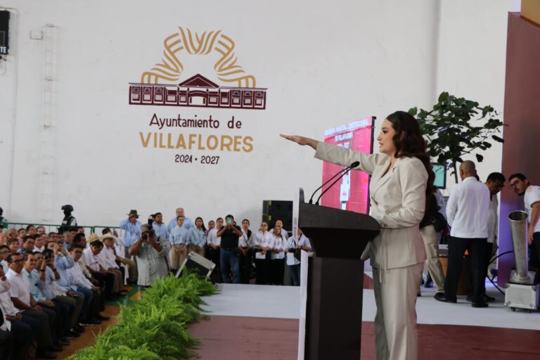 Valeria Rosales toma protesta como presidenta municipal de Villaflores