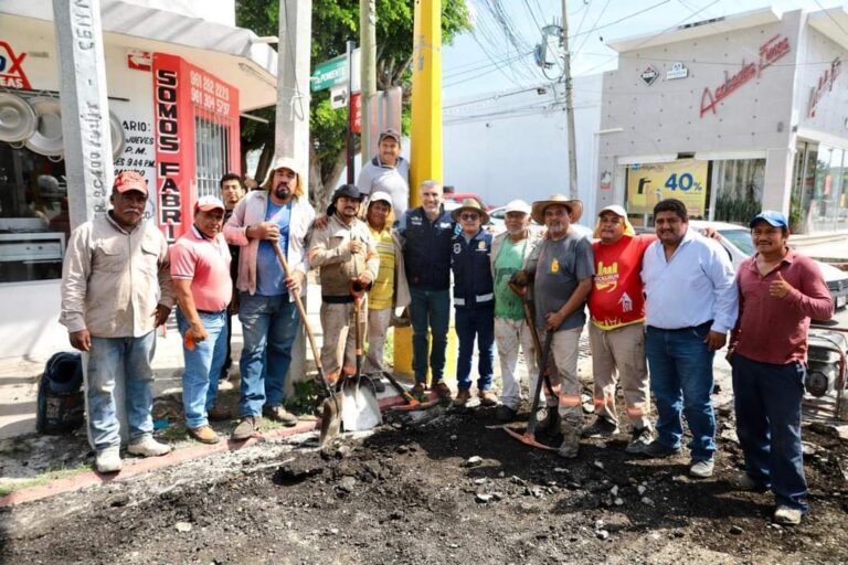 Los trabajos de bacheo serán permanentes en la ciudad: Ángel Torres