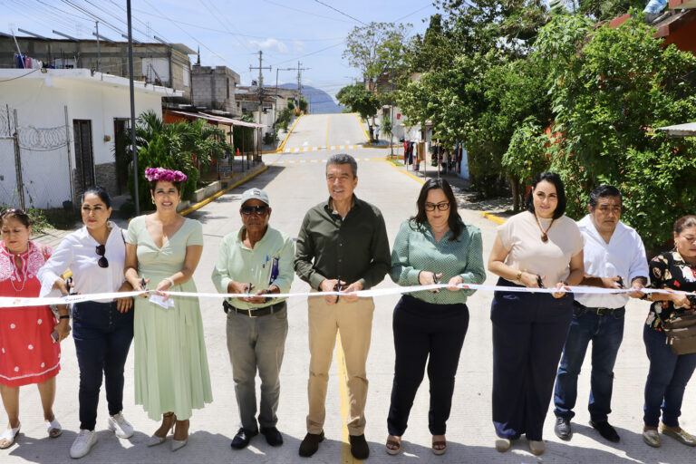 Rutilio Escandón inaugura pavimentación de la calle 1º de Mayo de la colonia Lindavista Shanka en Tuxtla Gutiérrez