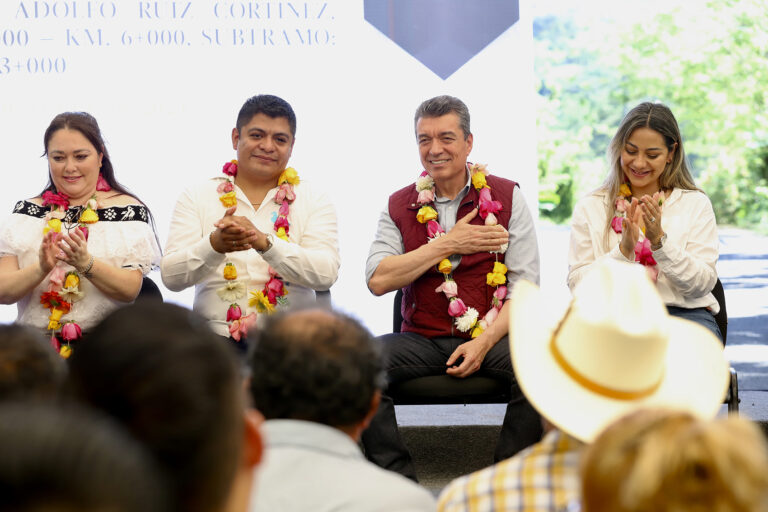 Rutilio Escandón inaugura camino en beneficio de los municipios de Tecpatán y Francisco León