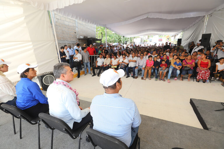 Rutilio Escandón inaugura la pavimentación de la avenida Baja California en la colonia Las Granjas