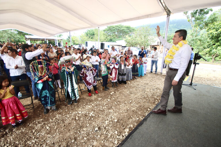 En Las Rosas, Rutilio Escandón inaugura la pavimentación del bulevar con inversión cercana a los 30 mdp