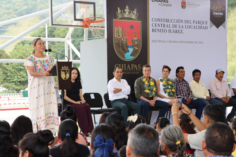 Inaugura Rutilio Escandón construcción del Parque Central de la localidad Benito Juárez, en Jiquipilas