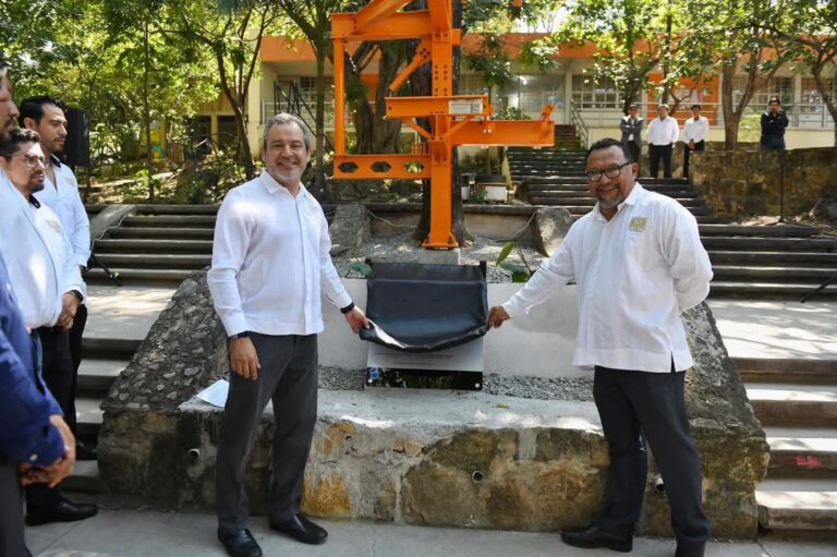 Inauguran Árbol de Conexiones en la Facultad de Arquitectura de la UNACH