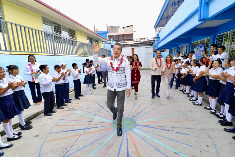 En Venustiano Carranza, inaugura Rutilio Escandón infraestructura educativa en las primarias Valentín Gómez Farías y Cuauhtémoc