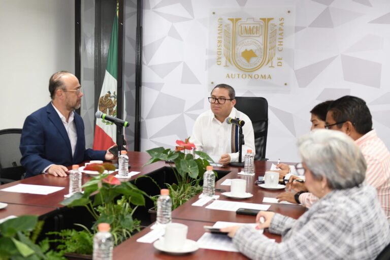 Presenta Banco Santander la Aplicación Campus Digital en la UNACH