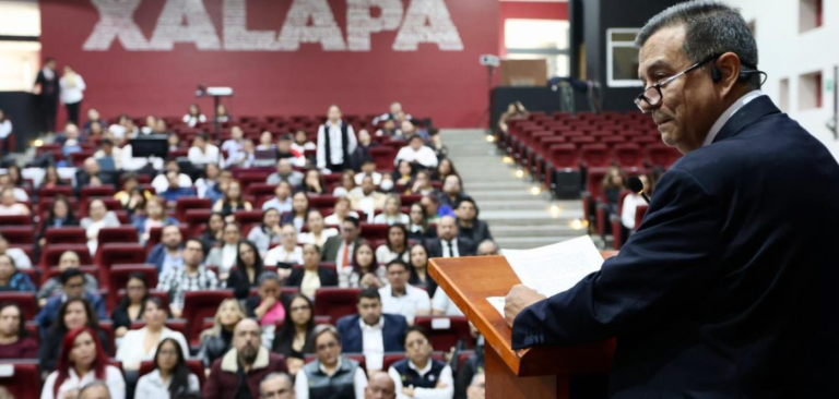 Salud Reconoce a Odontólogos Veracruzanos por Décadas de Servicio.