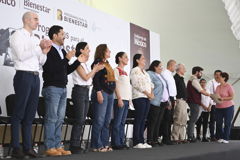 Concluye gira en Veracruz con impulso a programas de bienestar y fortalecimiento de Pemex