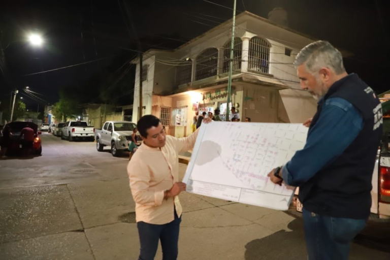 Angel Torres cumple: Iluminan la colonia Democrática en Tuxtla