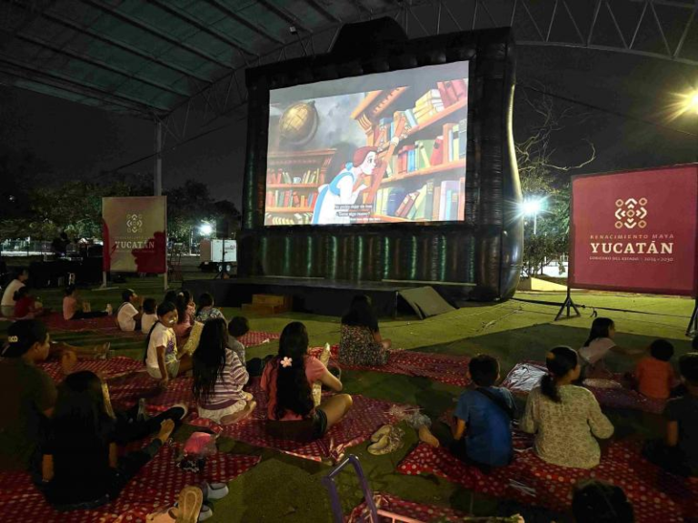 Cine en los Paseos, reúne a familias yucatecas en una noche de cultura y convivencia