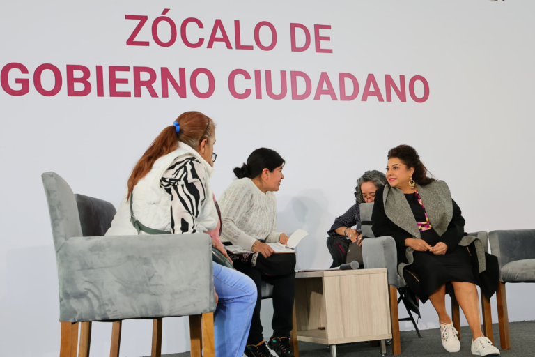 Gobierno de la CDMX atiende más de mil 800 solicitudes en el Zócalo de Gobierno Ciudadano