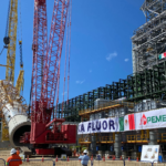 Montan torre fraccionadora para la planta Coquizadora en la Refinería de Salina Cruz