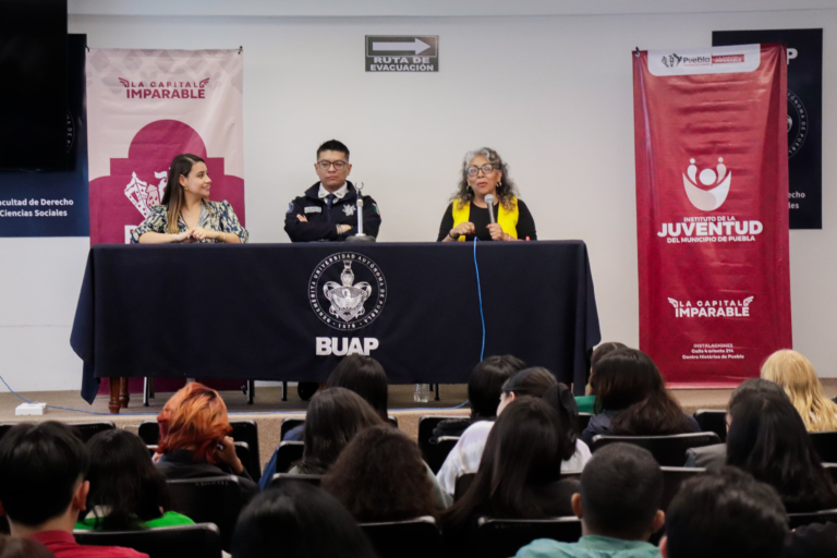 IJMP y Policía Cibernética de Puebla capacitan a estudiantes en prevención de delitos digitales