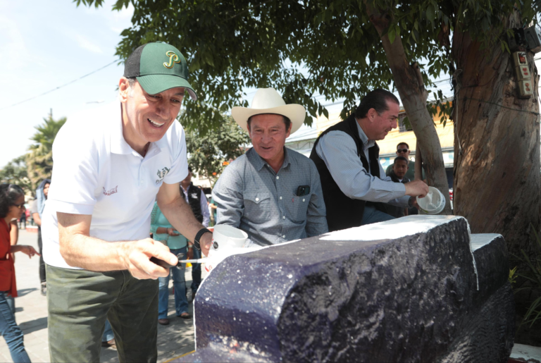 Gobierno de la Ciudad revitaliza el parque principal de San Felipe Hueyotlipan con faena de conservación