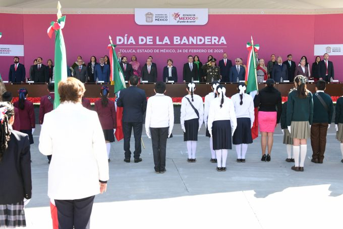 Delfina Gómez encabeza Ceremonia del Día de la Bandera en el Estado de México