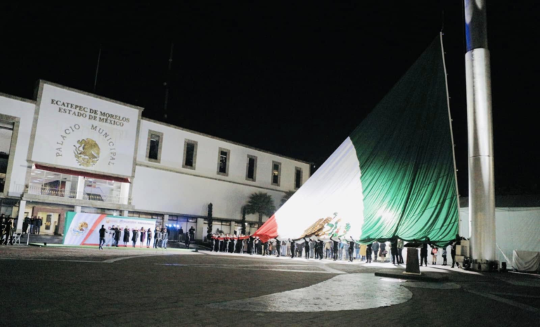 Ecatepec celebra el Día de la Bandera con Sesión Solemne y honores al lábaro patrio