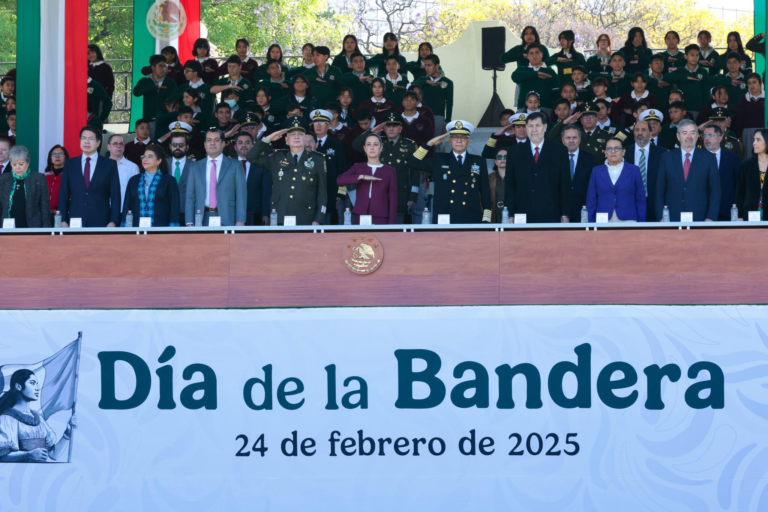 Rosa Icela Rodríguez participa en el izamiento de la Bandera Nacional encabezado por Claudia Sheinbaum