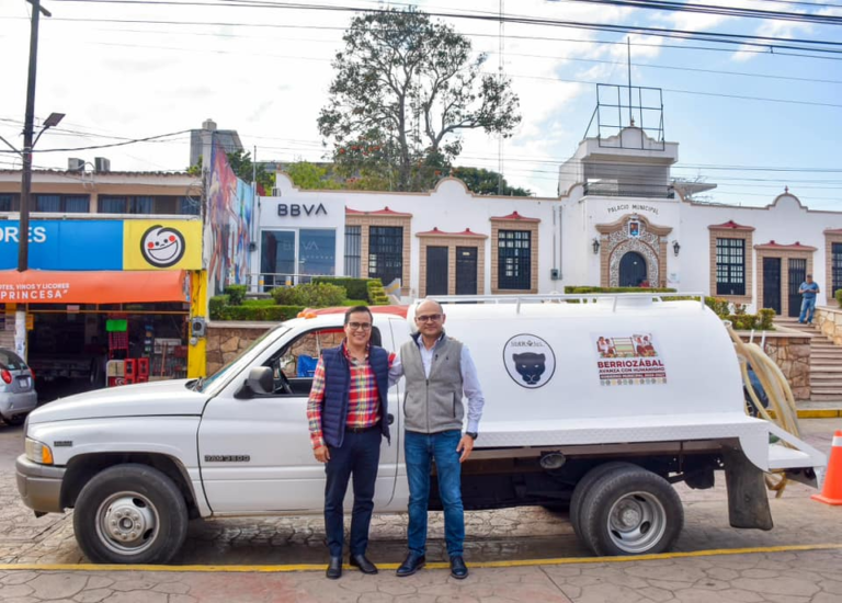 Gobierno de Berriozábal recibe en comodato pipa de agua para mejorar servicios municipales