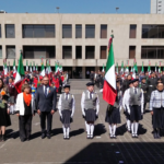 Escoltas escolares reciben la Bandera Nacional en emotiva ceremonia encabezada por la SEGOB