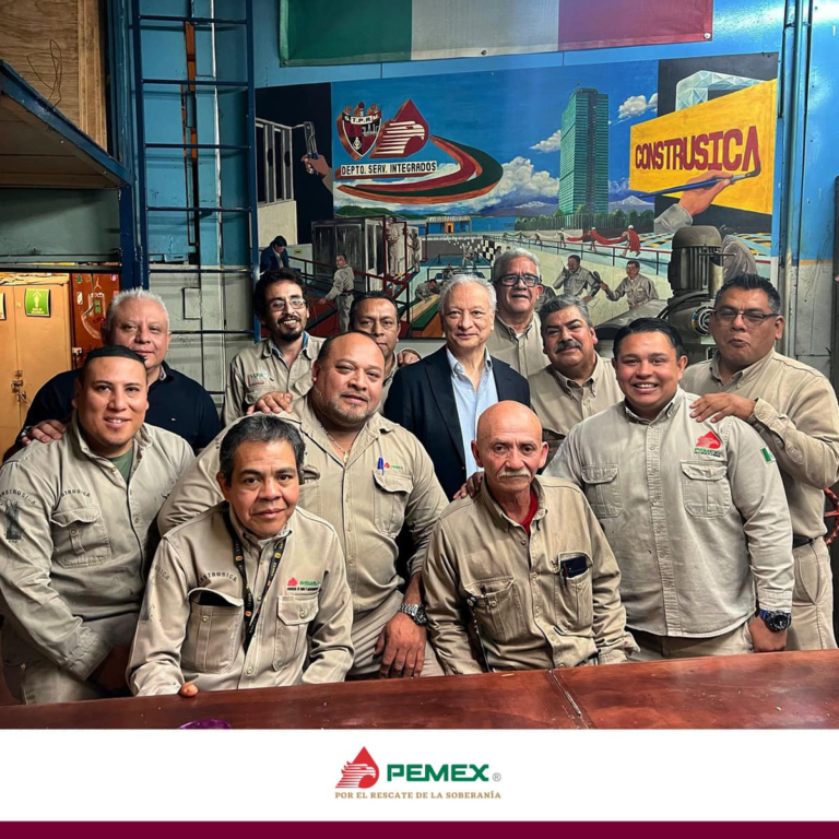 Director General de Pemex reconoce el trabajo del taller Construsica en el Centro Administrativo Pemex