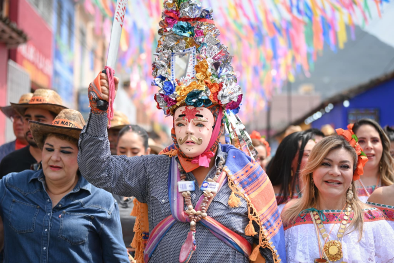 Gobernador de Chiapas celebra con orgullo el Carnaval Zoque Coiteco