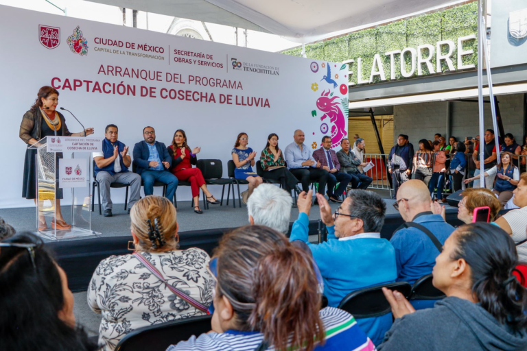 Clara Brugada pone en marcha el programa Captación de Agua de Lluvia en mercados públicos de la CDMX