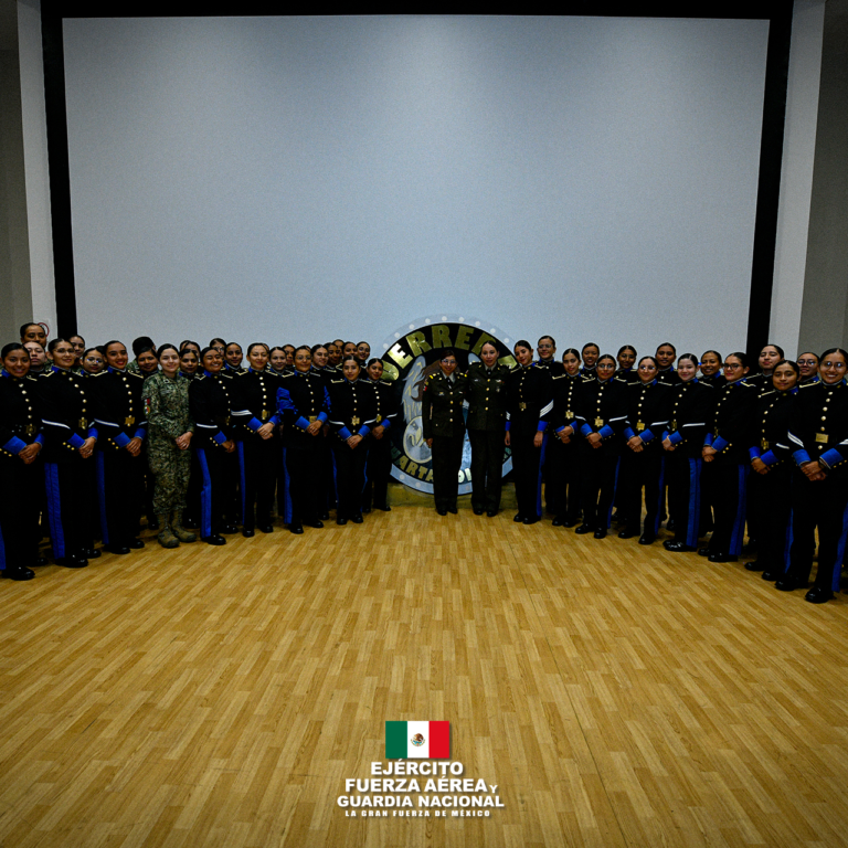 Mujeres militares destacan en la ciencia durante conferencias en la Escuela Militar de Ingeniería