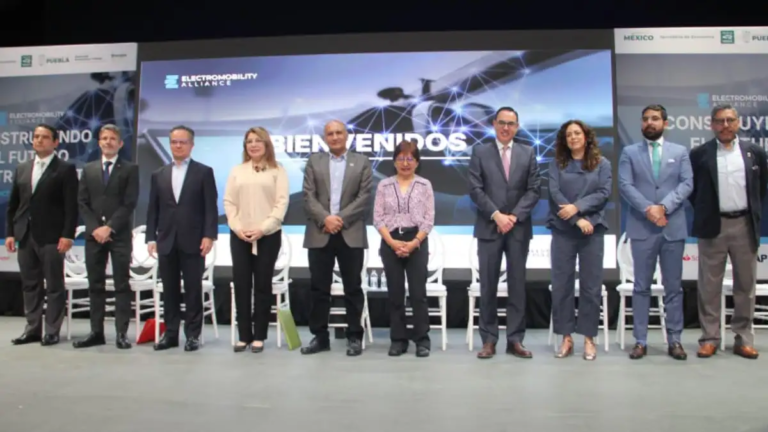 Puebla avanza en electromovilidad con foro sobre el futuro del transporte