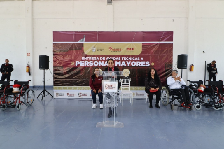 Cuautitlán Izcalli, sede de entrega de ayudas técnicas a personas mayores por parte del DIFEM